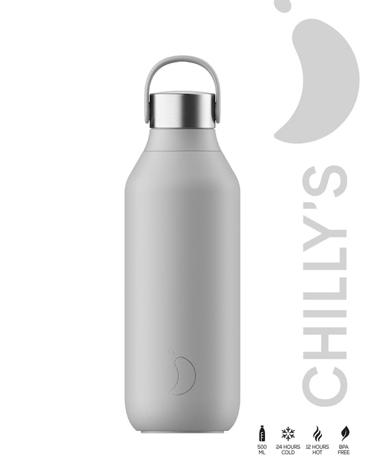 Grijze chilly fles op een witte achtergrond met het logo van chilly rechts