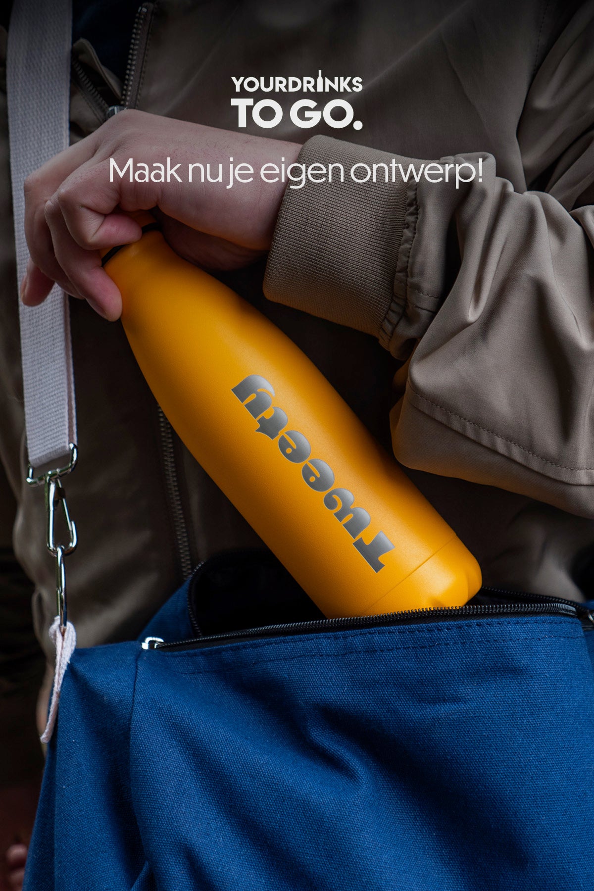 Gele thermosfles met tweety gepersonaliseerd in een blauwe sporttas