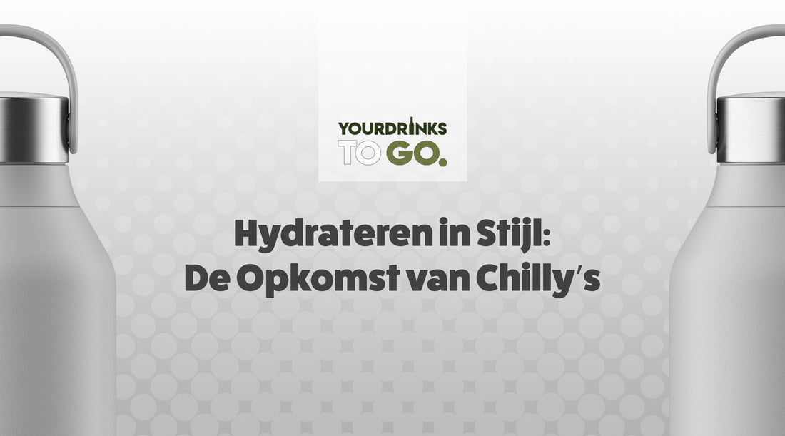 Twee grijze thermosflessen op een grijze achtergrond met een tekst en logo in het midden 