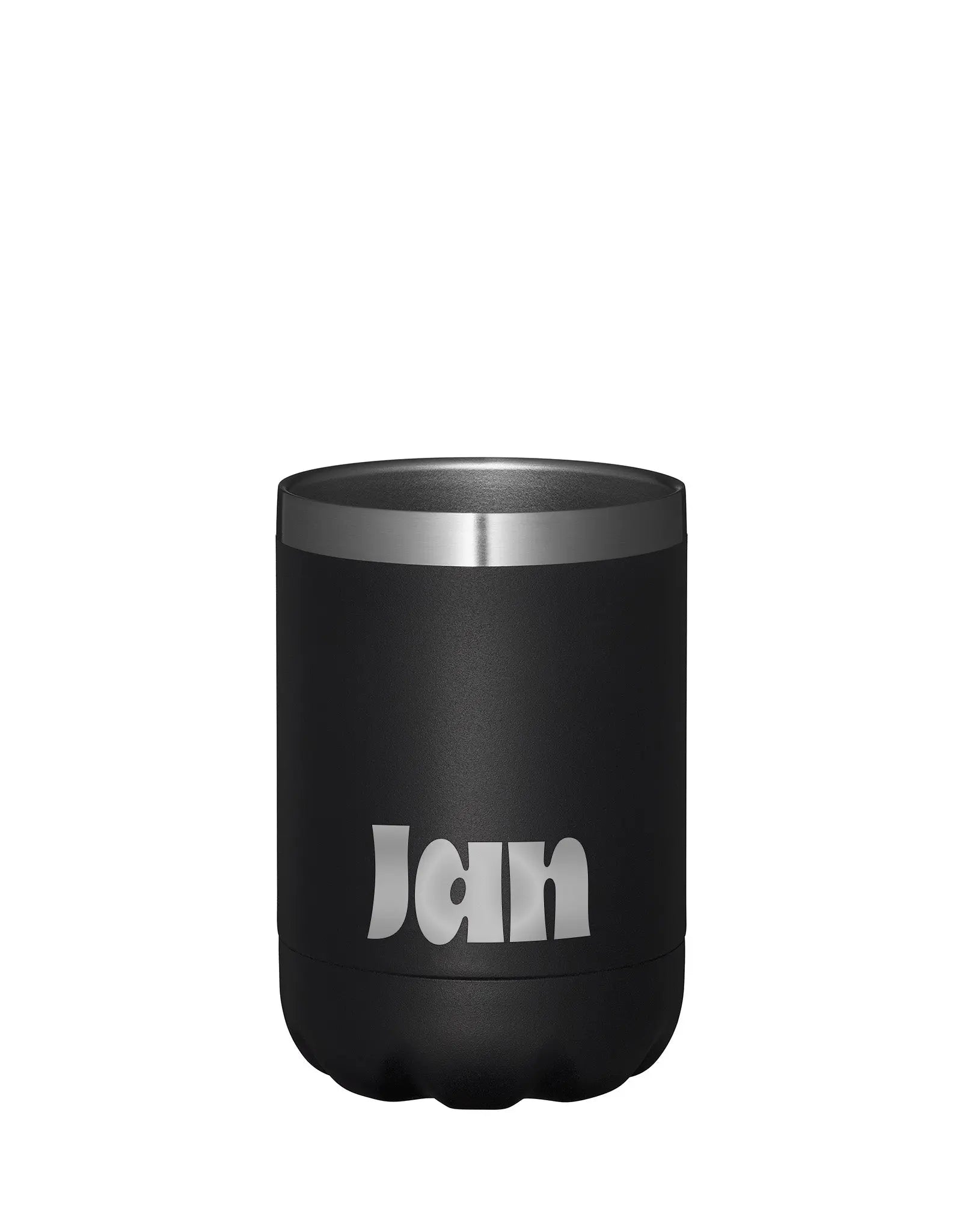 Zwarte thermoscup gepersonaliseerd met de tekst jan staand op een witte achtergrond